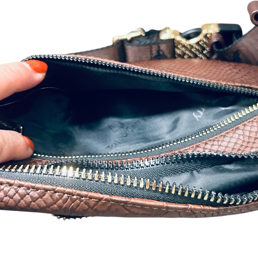 TOTE&CARRY SIGNATURE EVERYDAY FANNY PACK IN CHOCOLATE - Picture 9 of 14